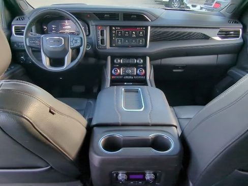 Used 2024 GMC Yukon XL Denali image 18