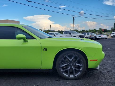 Used 2015 Dodge Challenger R/T w/ Quick Order Package 22B R/T RWD image 4