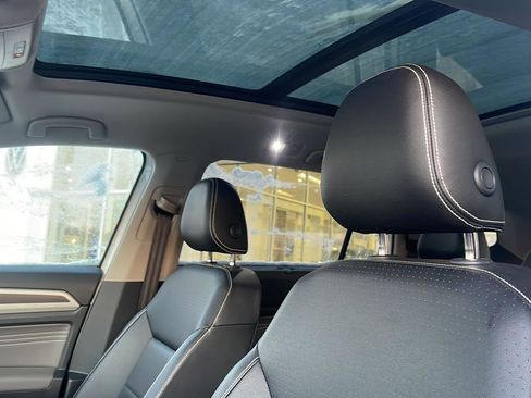 Certified 2023 Volkswagen Atlas SE w/ Panoramic Sunroof Package image 9