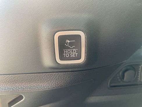 Used 2023 Jeep Grand Cherokee Altitude image 17