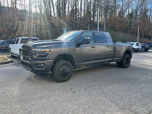 Used 2025 RAM 3500 Laramie image 8