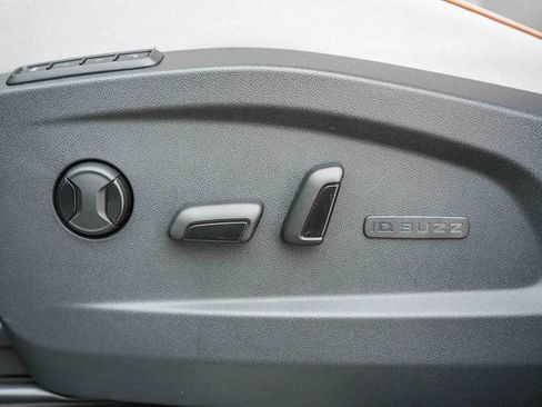 New 2025 Volkswagen ID. Buzz 1st Edition AWD/4WD image 37