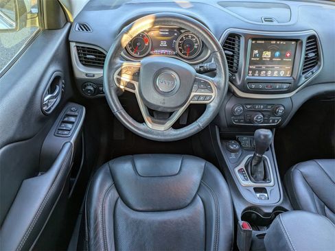 Used 2018 Jeep Cherokee Limited w/ Technology Group image 12