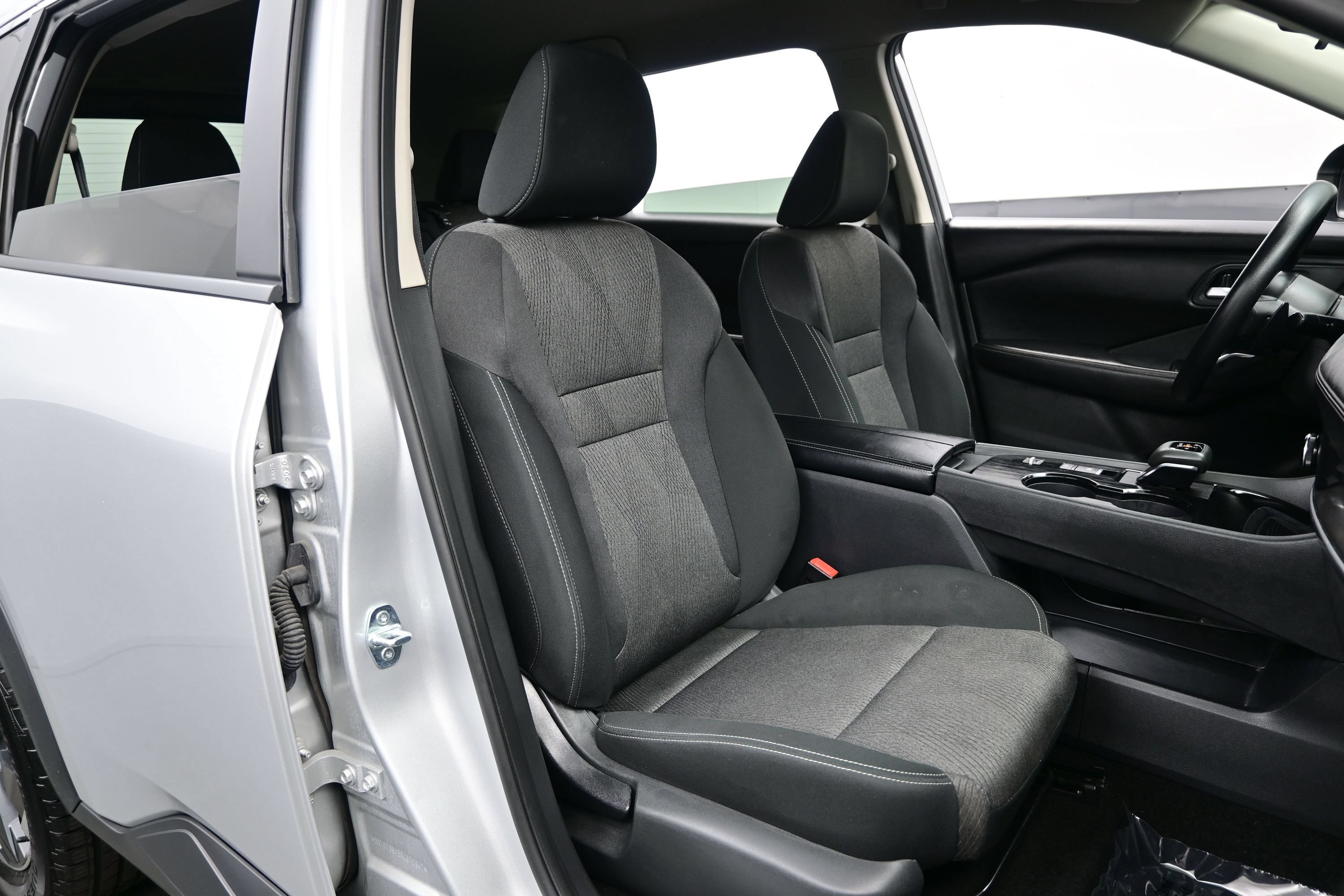 Used 2024 Nissan Rogue SV FWD image 14