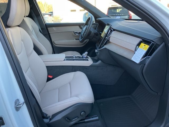 New 2026 Volvo XC90 T8 Plus w/ Protection Package Premier AWD/4WD image 14