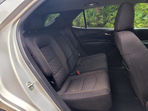 Used 2021 Chevrolet Equinox LT FWD image 19