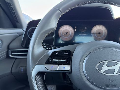 Used 2025 Hyundai Elantra SEL FWD image 19