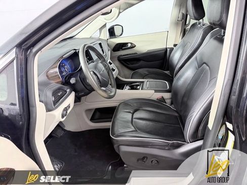 Used 2022 Chrysler Pacifica Limited FWD image 13