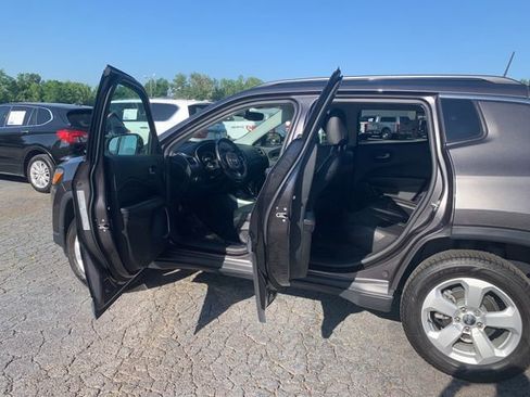 Used 2021 Jeep Compass Latitude w/ Convenience Group AWD/4WD image 17