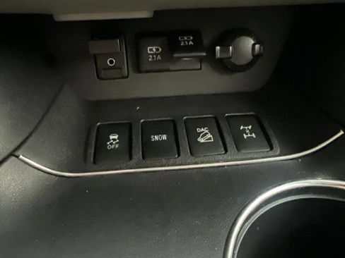 Used 2017 Toyota Highlander Limited AWD/4WD image 36