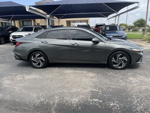 Used 2025 Hyundai Elantra SEL w/ Cargo Package FWD image 8