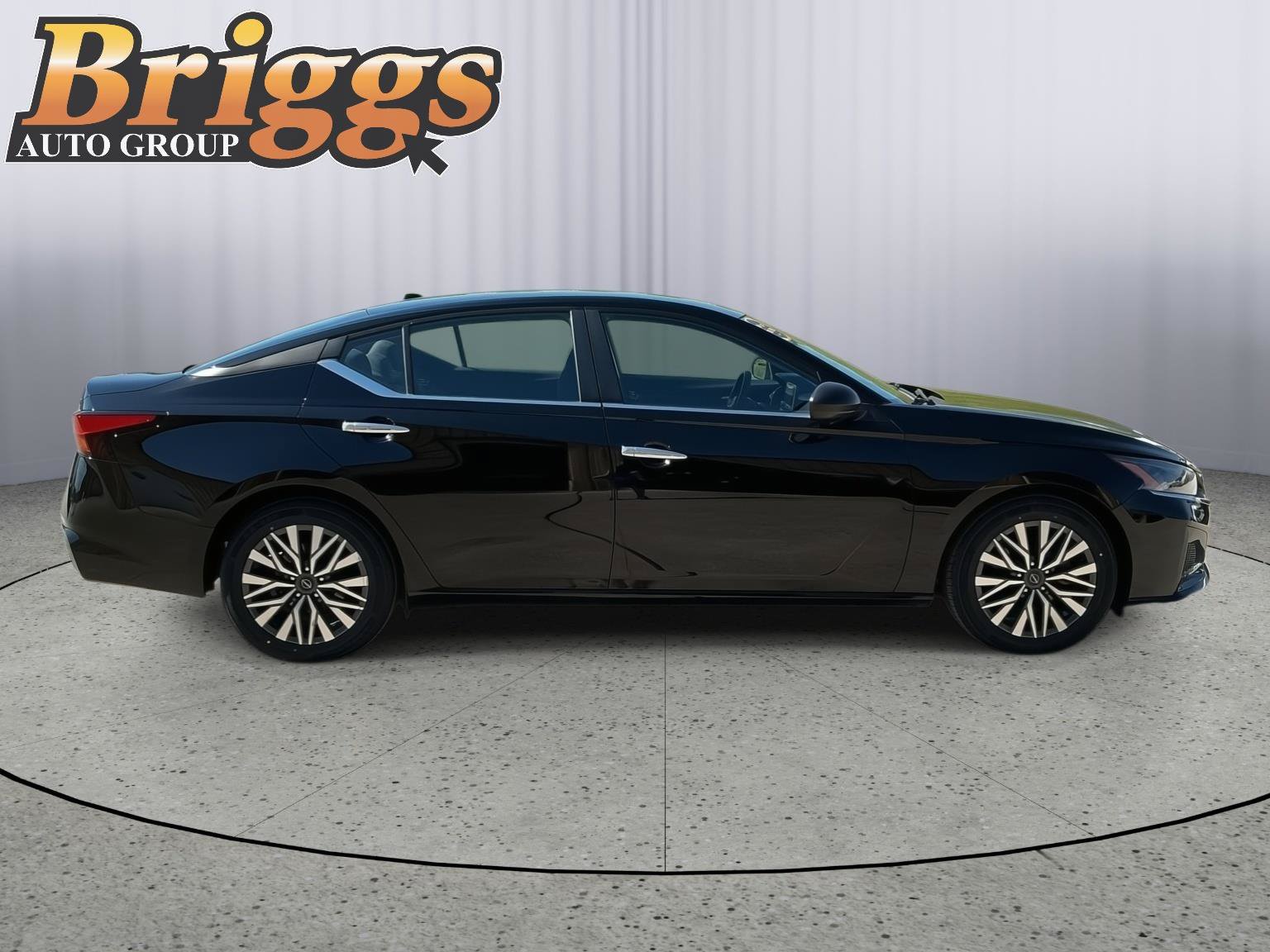 Used 2024 Nissan Altima 2.5 SV FWD image 6