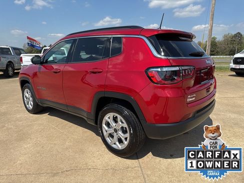 Used 2025 Jeep Compass Latitude w/ Sun & Sound Group image 5