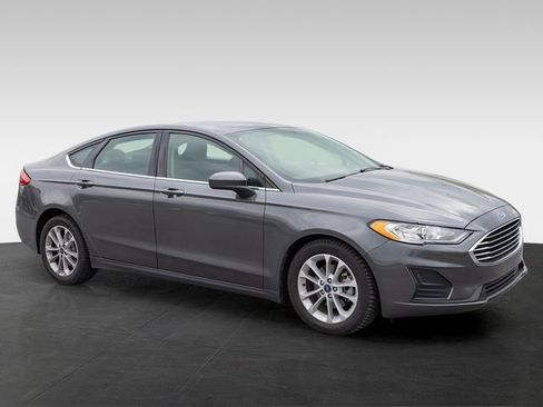 Used 2019 Ford Fusion SE image 12