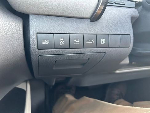 Used 2018 Toyota Camry XLE image 27