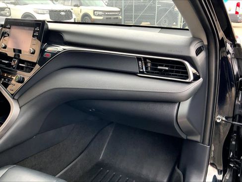 Used 2021 Toyota Camry SE image 19
