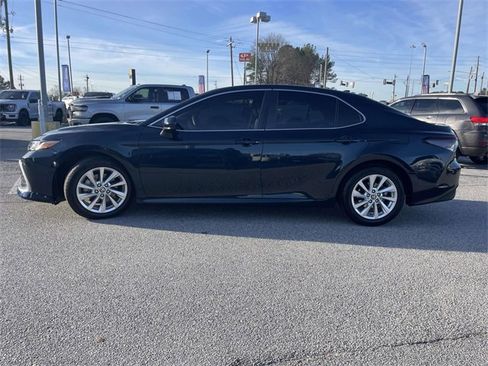 Used 2021 Toyota Camry LE image 28