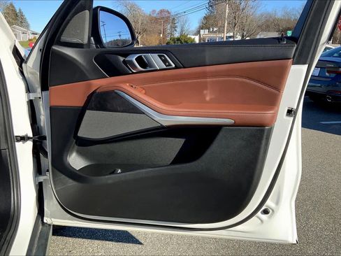 Used 2024 BMW X5 xDrive40i w/ Premium Package image 23