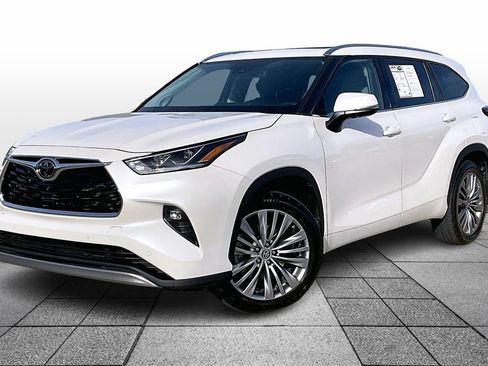Used 2021 Toyota Highlander Platinum image 1