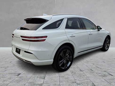 Certified 2025 Genesis Electrified GV70 image 11