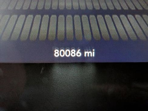 Used 2019 Dodge Challenger SXT w/ Blacktop Package image 11