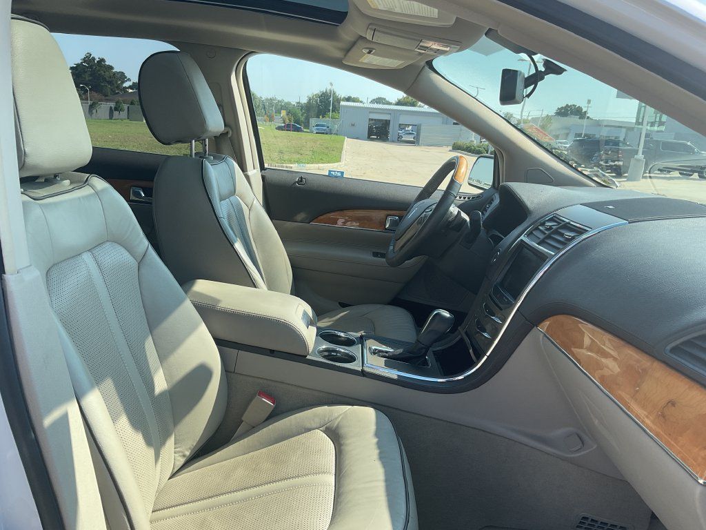 Used 2014 Lincoln MKX FWD w/ Equipment Group 102A image 19