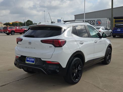 Used 2024 Buick Encore GX Sport Touring FWD image 3