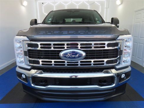 Used 2025 Ford F250 XLT AWD/4WD image 3