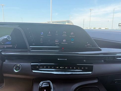 Used 2021 Cadillac Escalade Sport Platinum w/ LPO, ONYX Package AWD/4WD image 21
