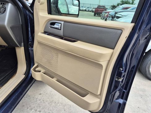 Used 2013 Ford Expedition XLT image 13