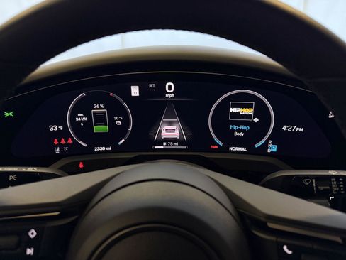 Certified 2025 Porsche Taycan image 21