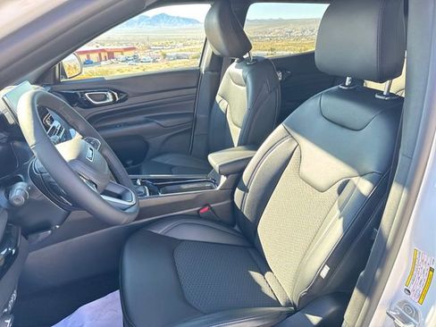 New 2026 Jeep Compass Latitude image 9