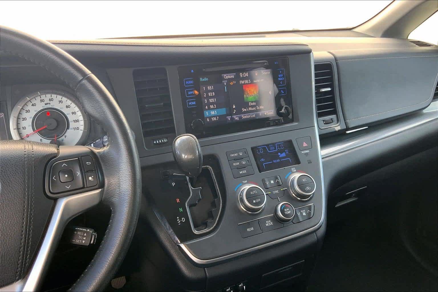 Used 2015 Toyota Sienna SE FWD image 15