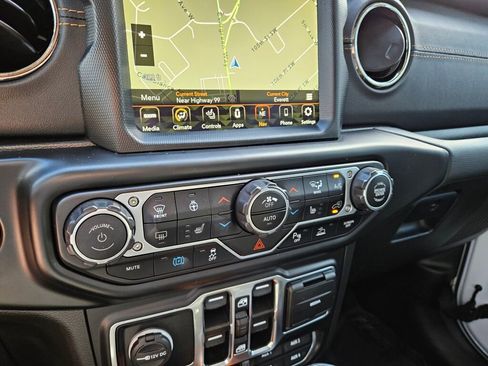 Used 2022 Jeep Wrangler Unlimited Sahara AWD/4WD image 27