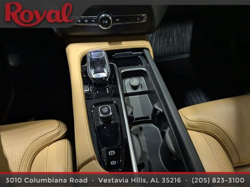 Used 2024 Volvo XC90 B6 Ultimate w/ Protection Package Premier image 25