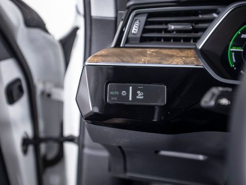 Used 2019 Audi e-tron Prestige AWD/4WD image 36