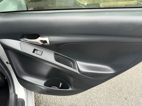 Used 2013 Toyota Matrix S FWD image 20
