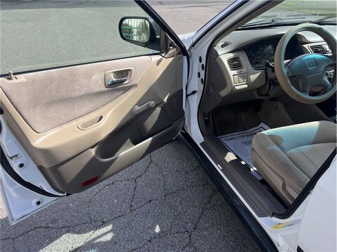 Used 2000 Honda Accord DX image 12