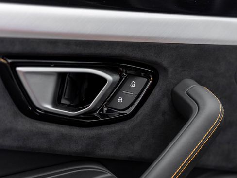 Used 2024 Lamborghini Urus S image 19