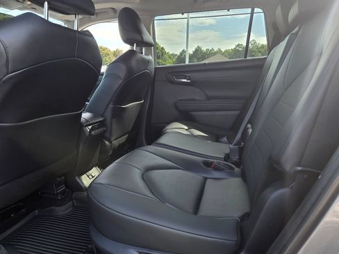 Certified 2026 Toyota Highlander XLE AWD/4WD image 5