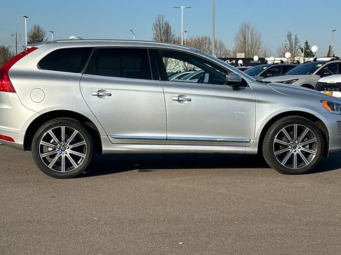 Used 2016 Volvo XC60 T5 Premier w/ Proximity Package image 3