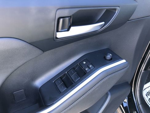 Used 2023 Toyota Highlander XLE image 14