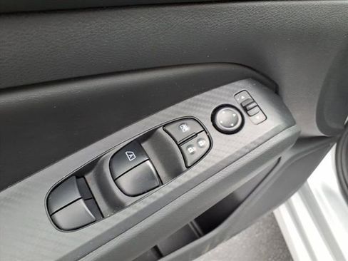 Used 2024 Nissan Altima 2.5 SV FWD image 8