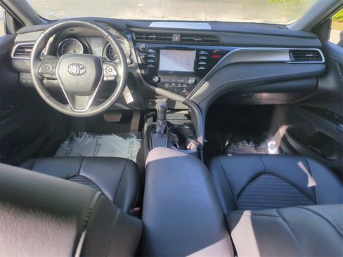 Used 2018 Toyota Camry SE image 17