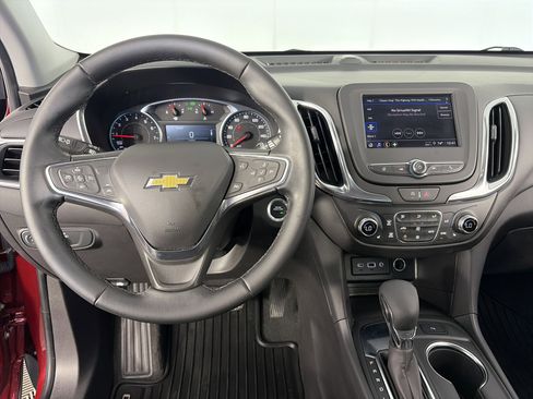 Used 2024 Chevrolet Equinox LT FWD image 3