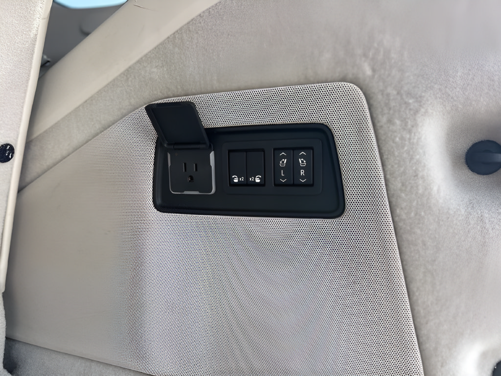 Used 2021 Cadillac Escalade Premium Luxury Platinum AWD/4WD image 24