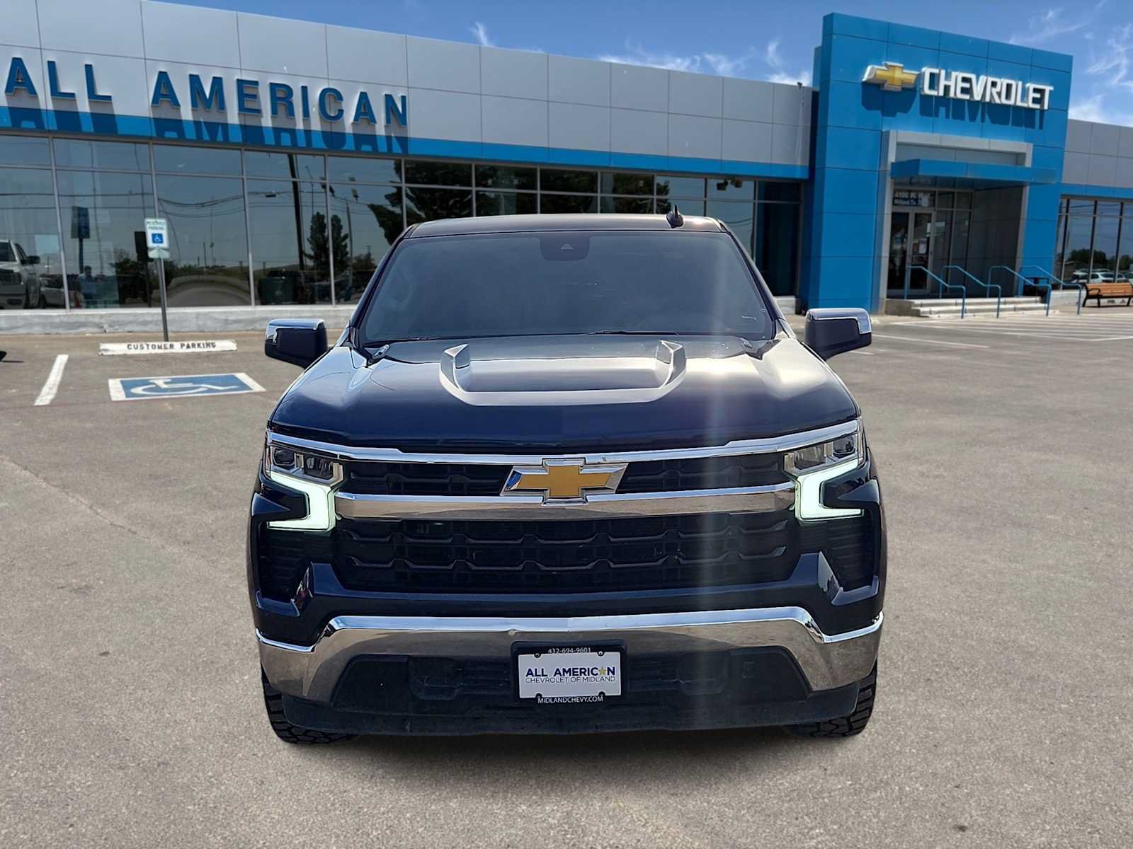 Used 2023 Chevrolet Silverado 1500 LT RWD image 3