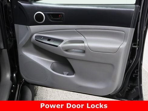 Used 2015 Toyota Tacoma PreRunner image 30