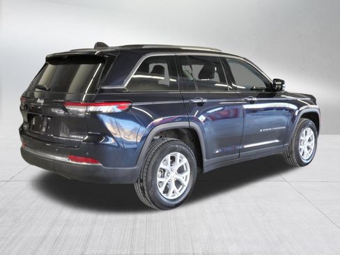 Used 2023 Jeep Grand Cherokee Limited w/ Luxury Tech Group II image 7