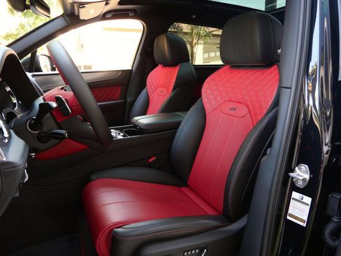 Used 2022 Bentley Bentayga image 16